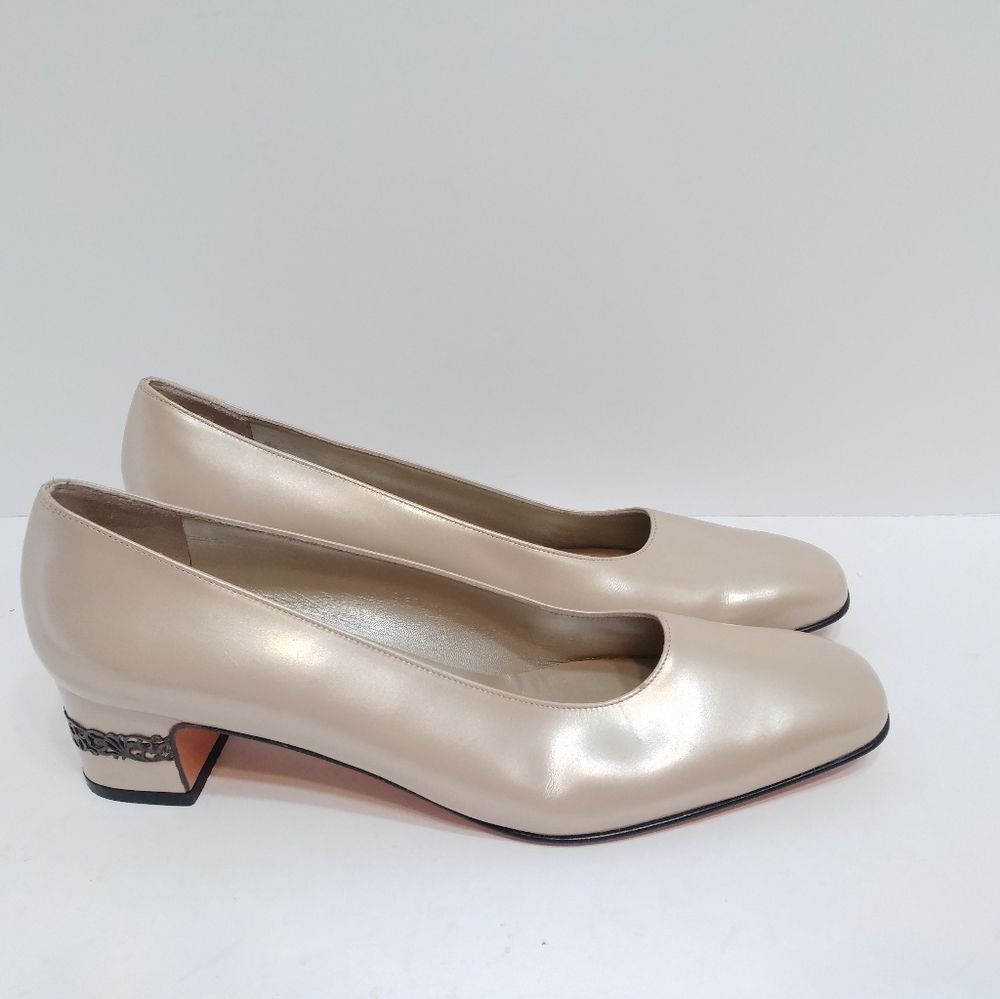 Salvator ferragamo pumps